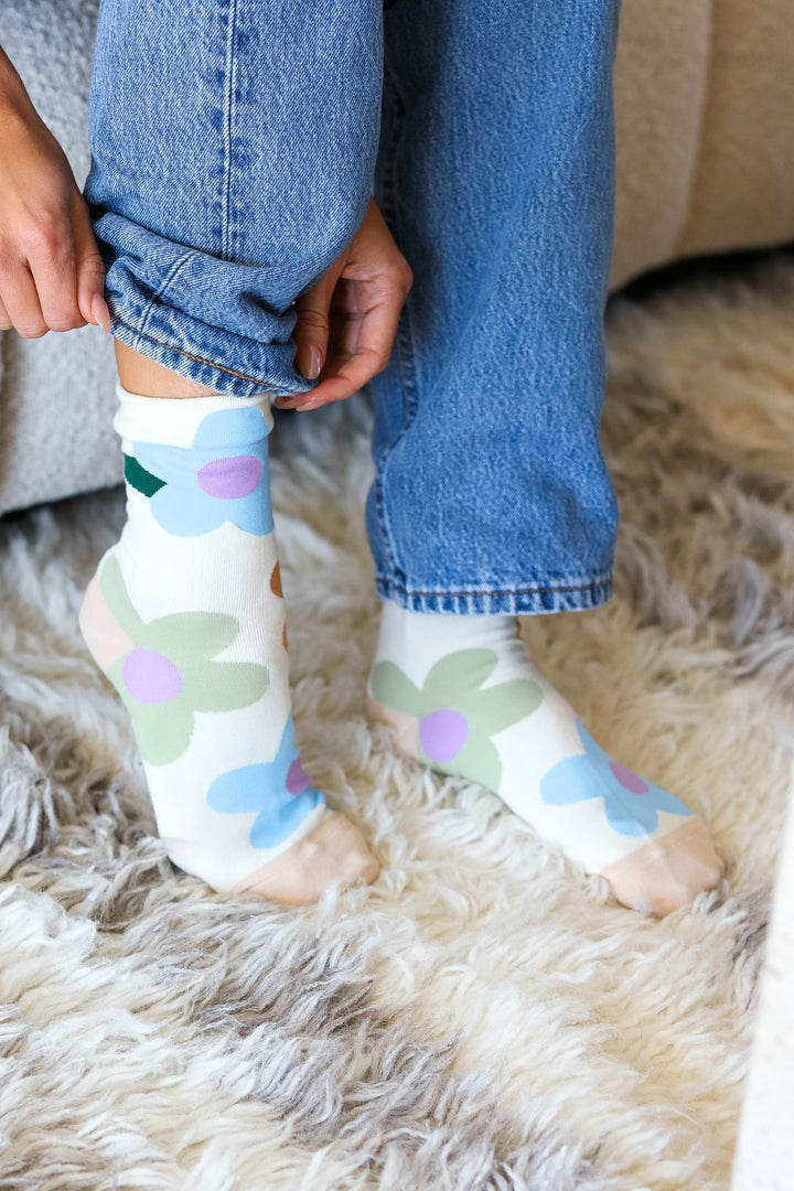 Cream Floral Ankle Socks