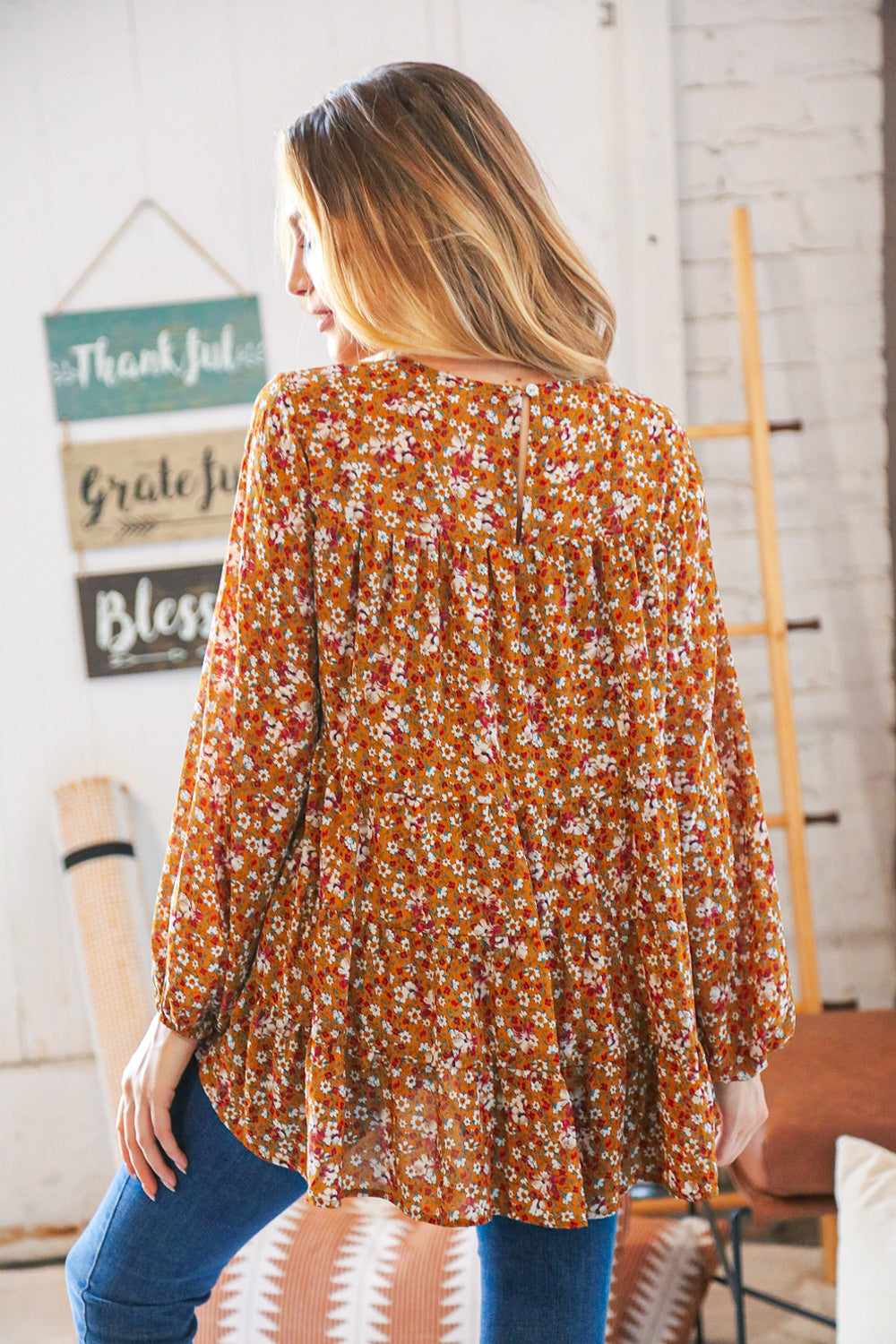 Cinnamon Floral Tiered Bubble Sleeve Keyhole Clasp Blouse