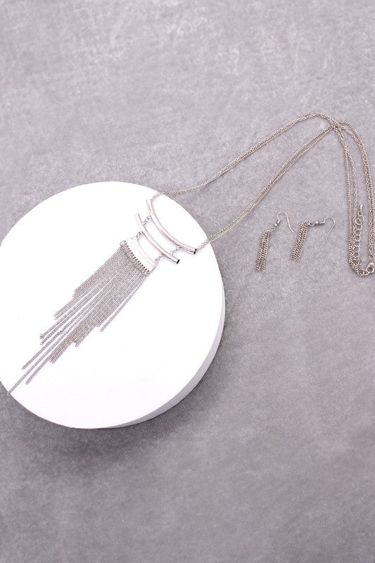 METAL TASSEL DROP NECKLACE